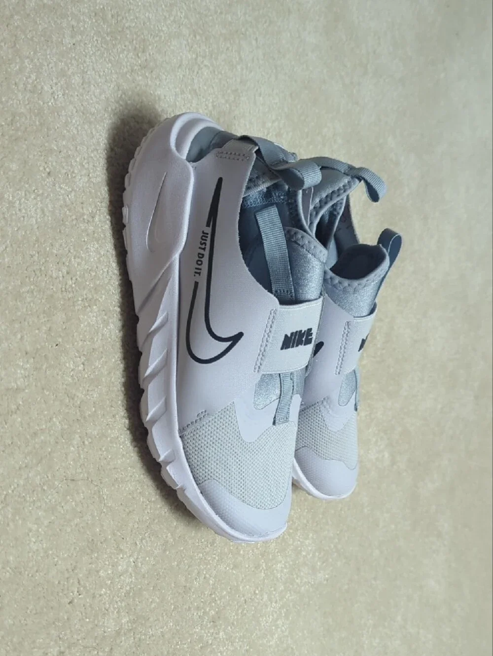 Nike Kids Slip-On Sneakers in Light Gray and White with Elastic Strap